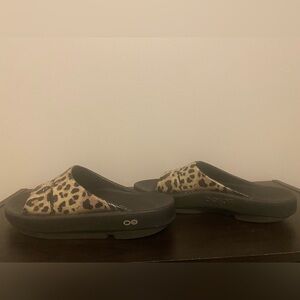 OOFOS Women's Cheetah Print Comfort Mules